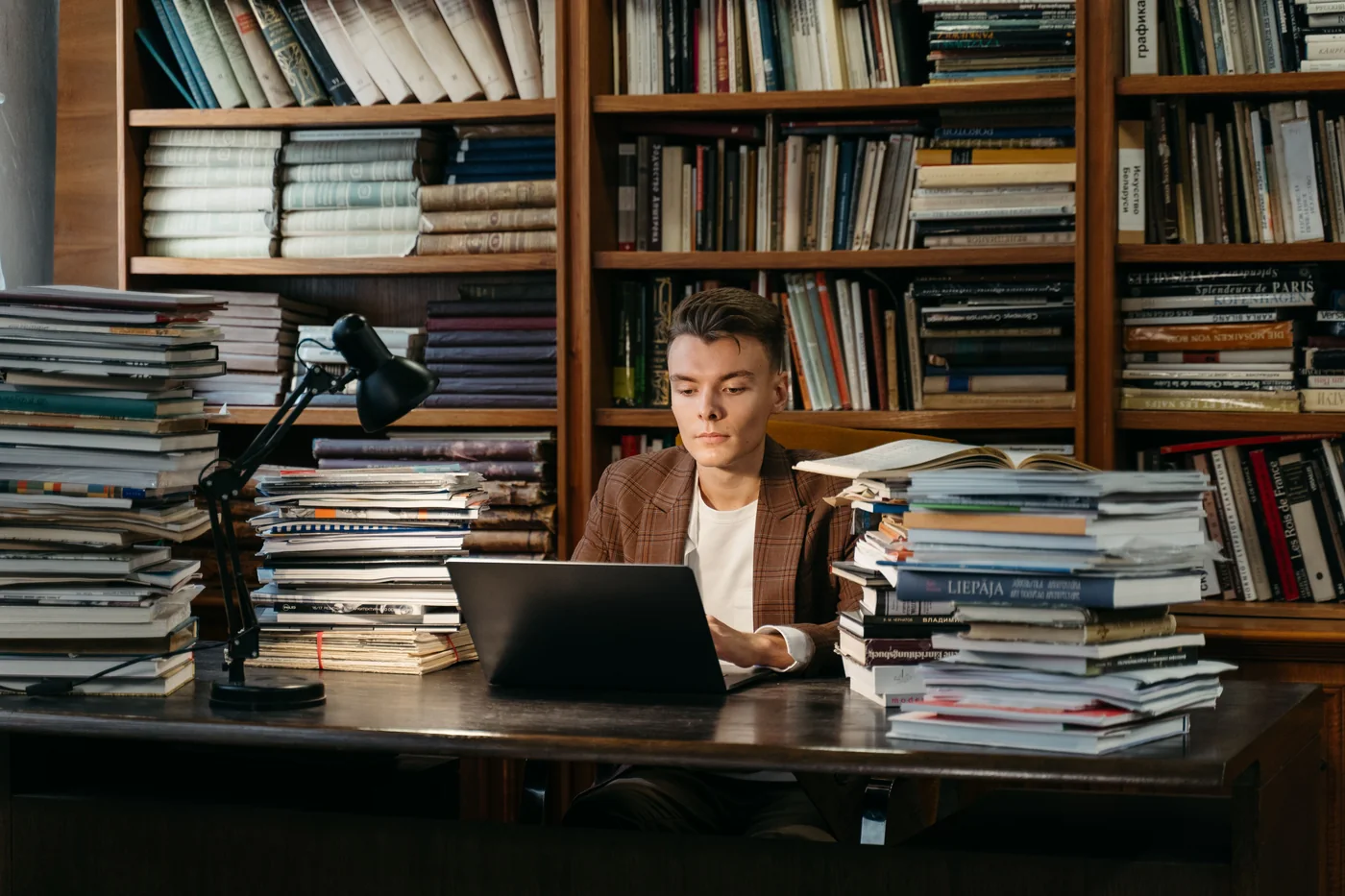 A student reviewing an international application plan in a library